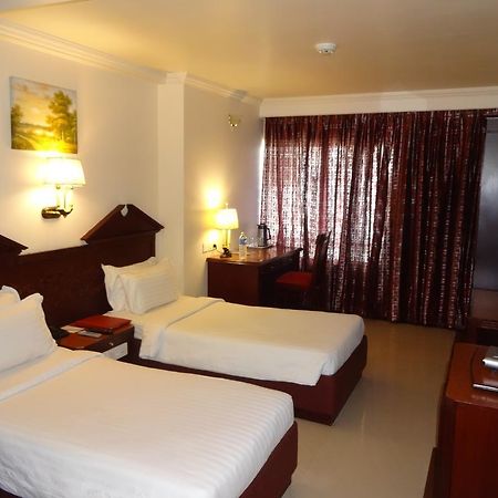 Westway Hotel Kozhikode Ngoại thất bức ảnh
