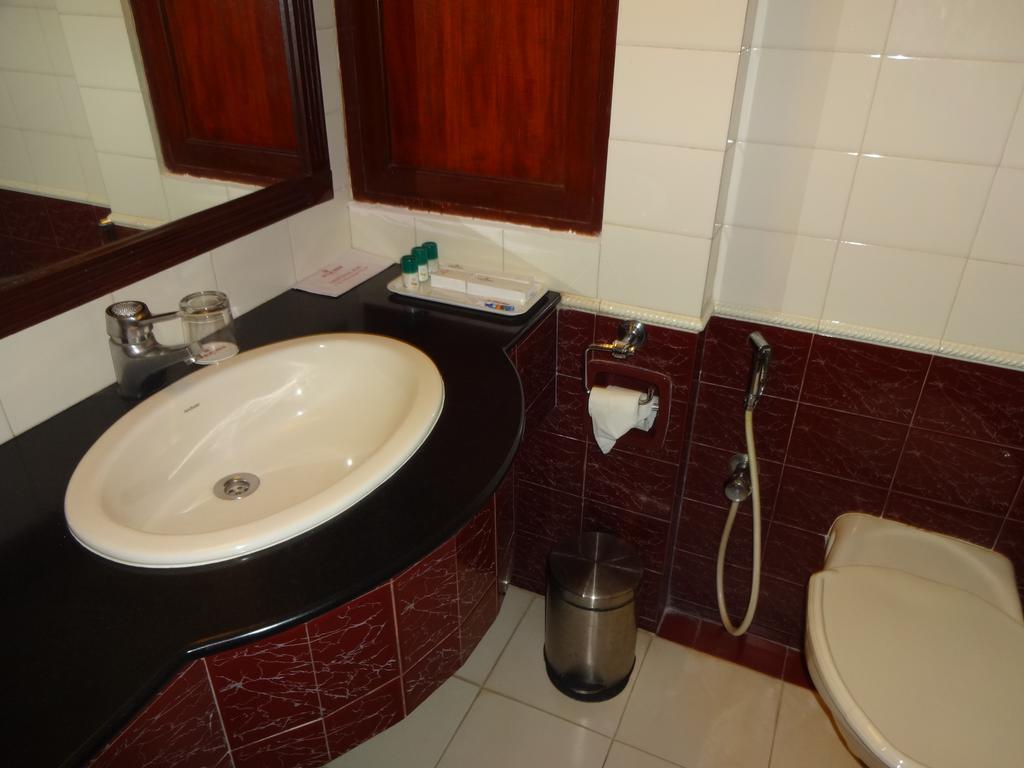 Westway Hotel Kozhikode Ngoại thất bức ảnh