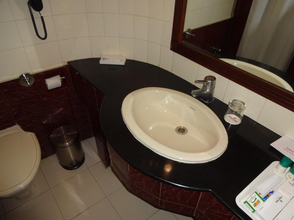 Westway Hotel Kozhikode Ngoại thất bức ảnh