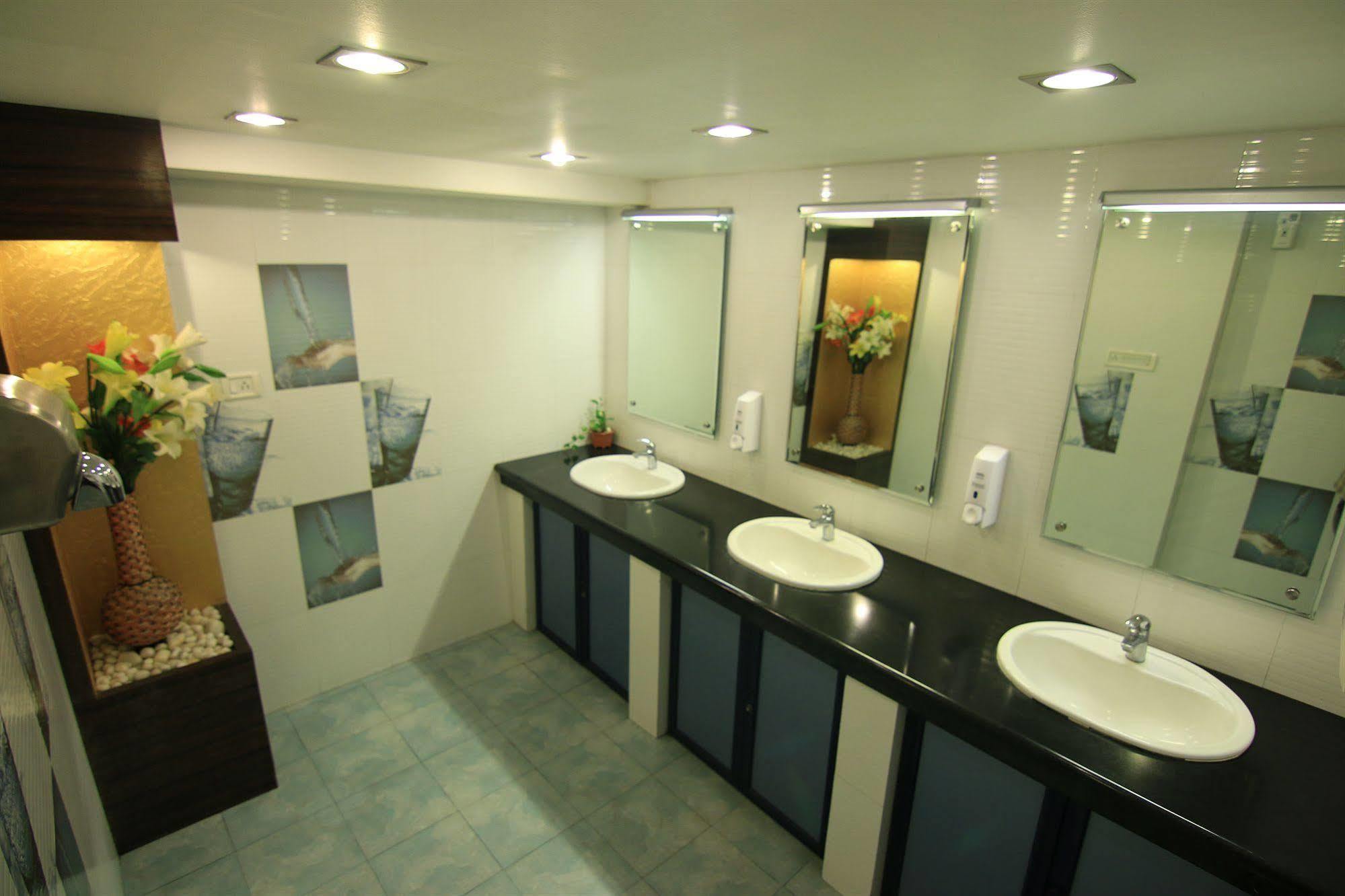 Westway Hotel Kozhikode Ngoại thất bức ảnh