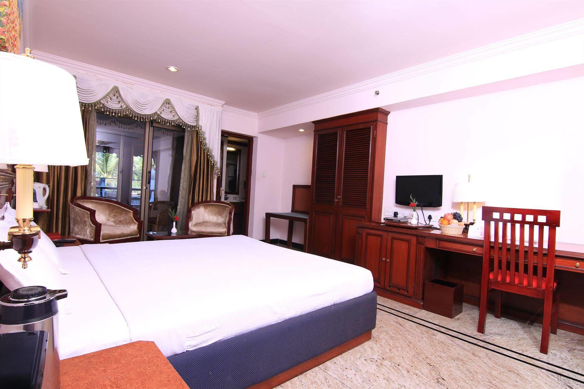 Westway Hotel Kozhikode Ngoại thất bức ảnh