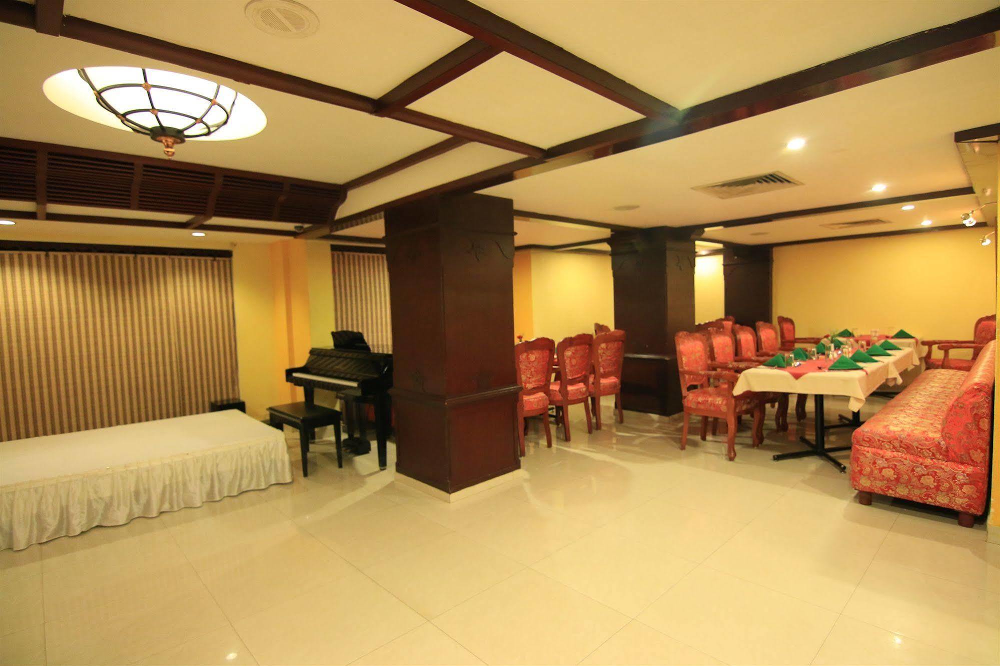 Westway Hotel Kozhikode Ngoại thất bức ảnh